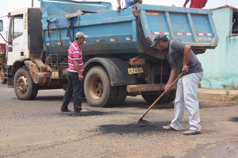 Prefeitura inicia operação tapa-buracos em ruas da cidade